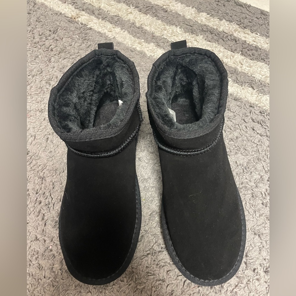 black ultra mini uggs